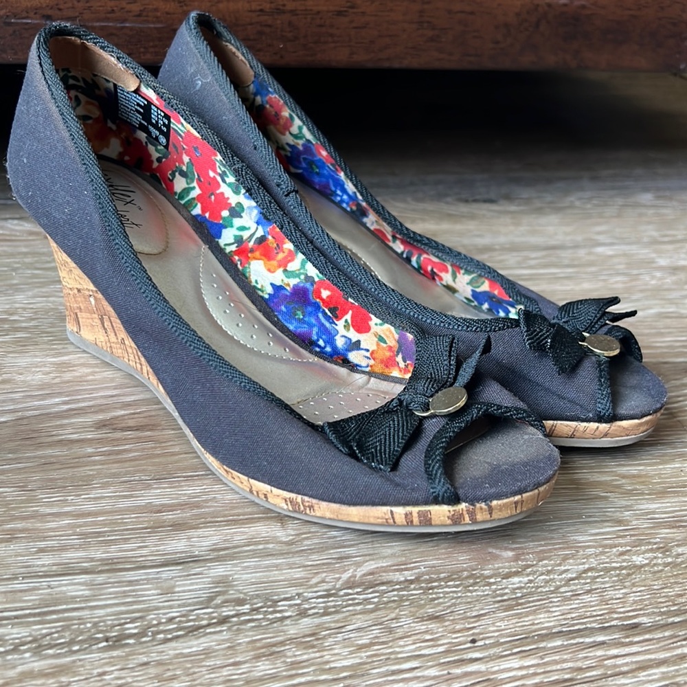 Dexflex comfort black wedges size 9